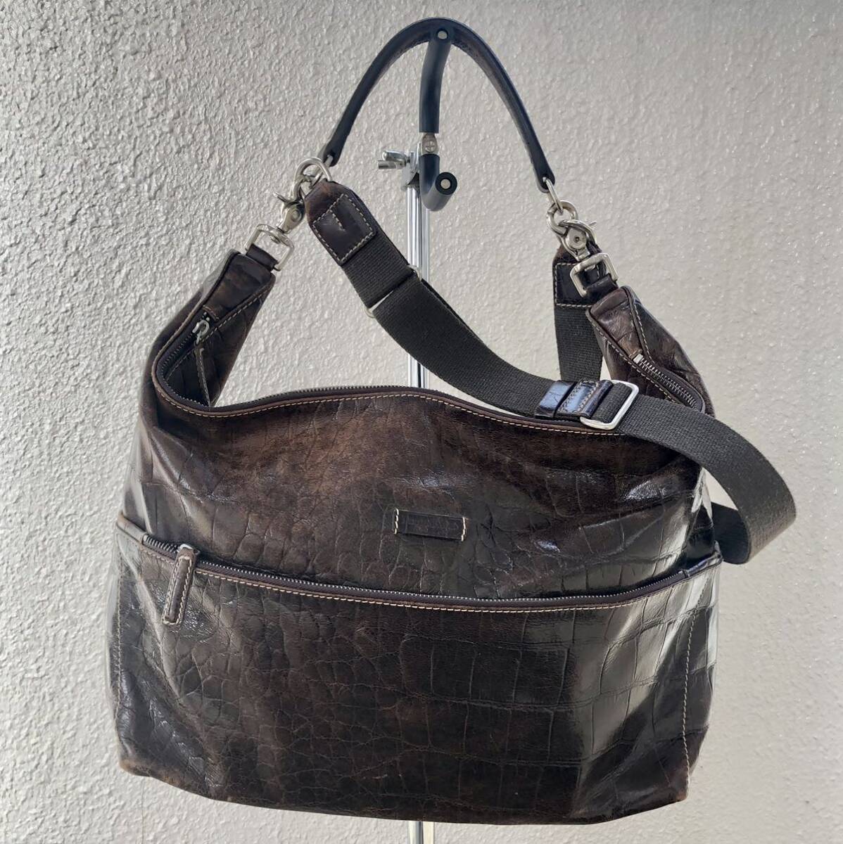 BEYES別注 Daniel & Bob ジャスミン 艶色クロコ型押し COCCONE 濃茶