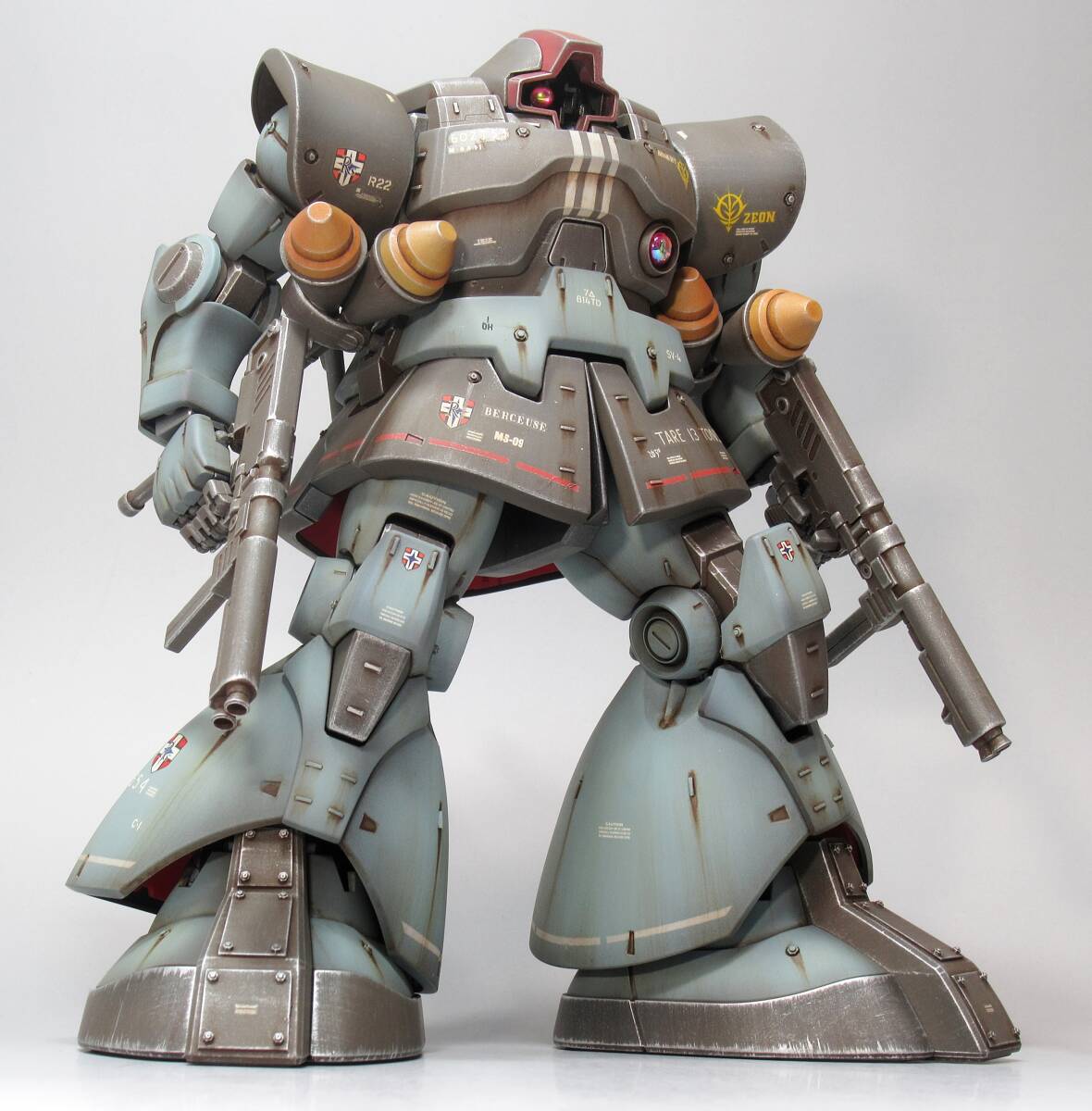 MG 1/100 MS-09 ドム ランバ・ラル専用機 戦場風 改修塗装完成品