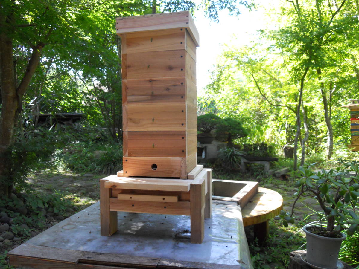 日本ミツバチ 重箱式5段巣箱+オリジナル脚付き金網・板底2層引出し付
