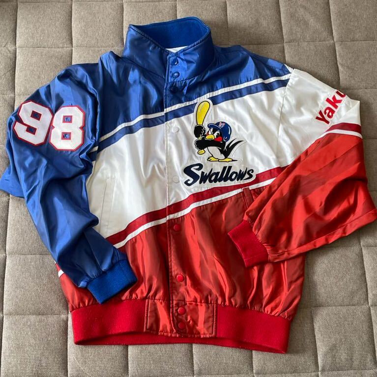 狼*様 ヤクルトスワローズ 実使用グランドコート サイズO DESCENTE 狼