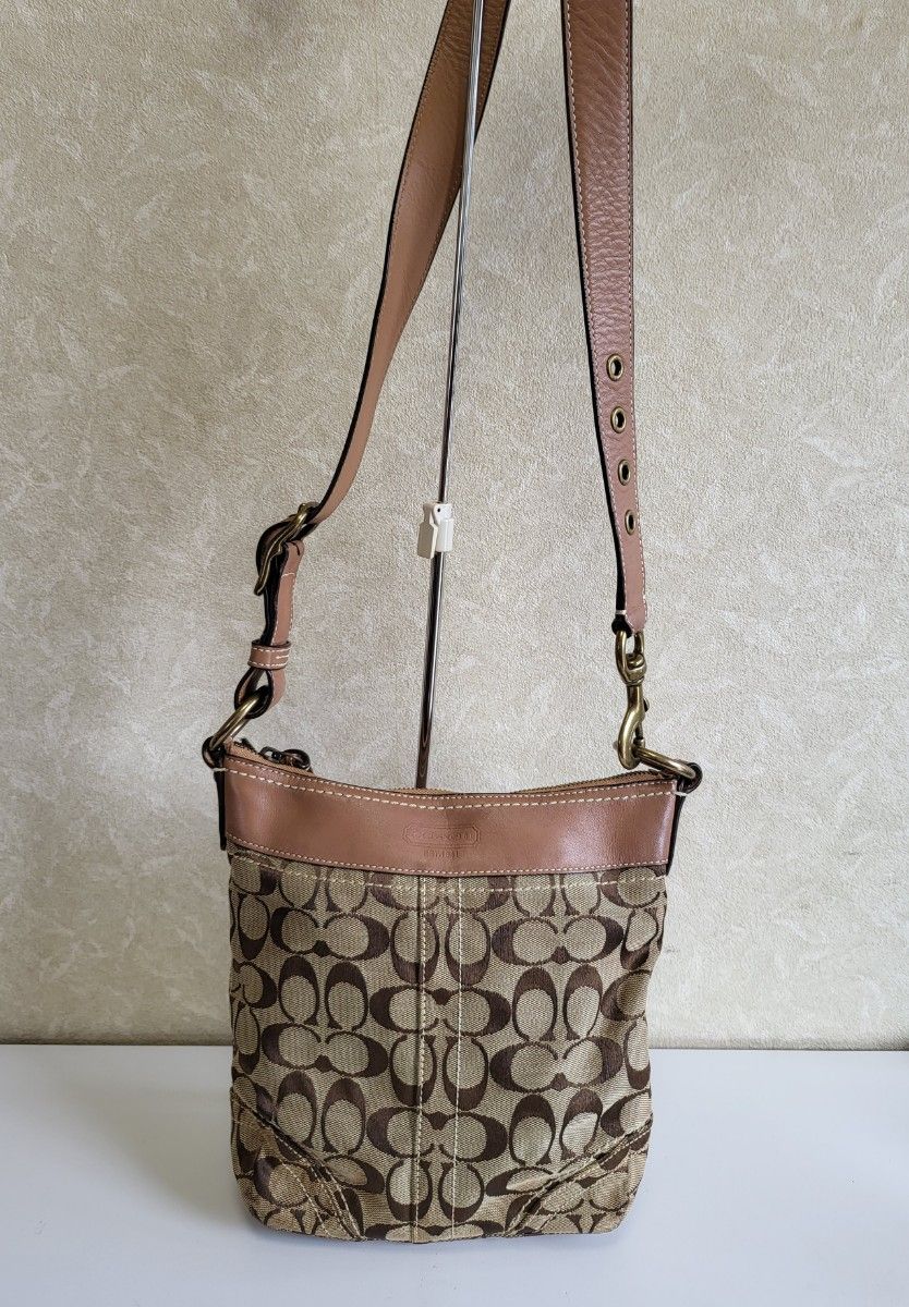 COACH(コーチ) ショルダーバッグ ミニシグネチャー柄 7074 ベージュ