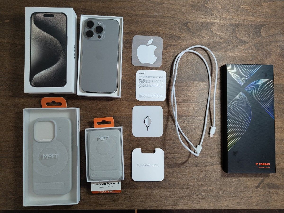 iPhone 15 proナチュラルチタニウム 256GB simフリー +moft レザー