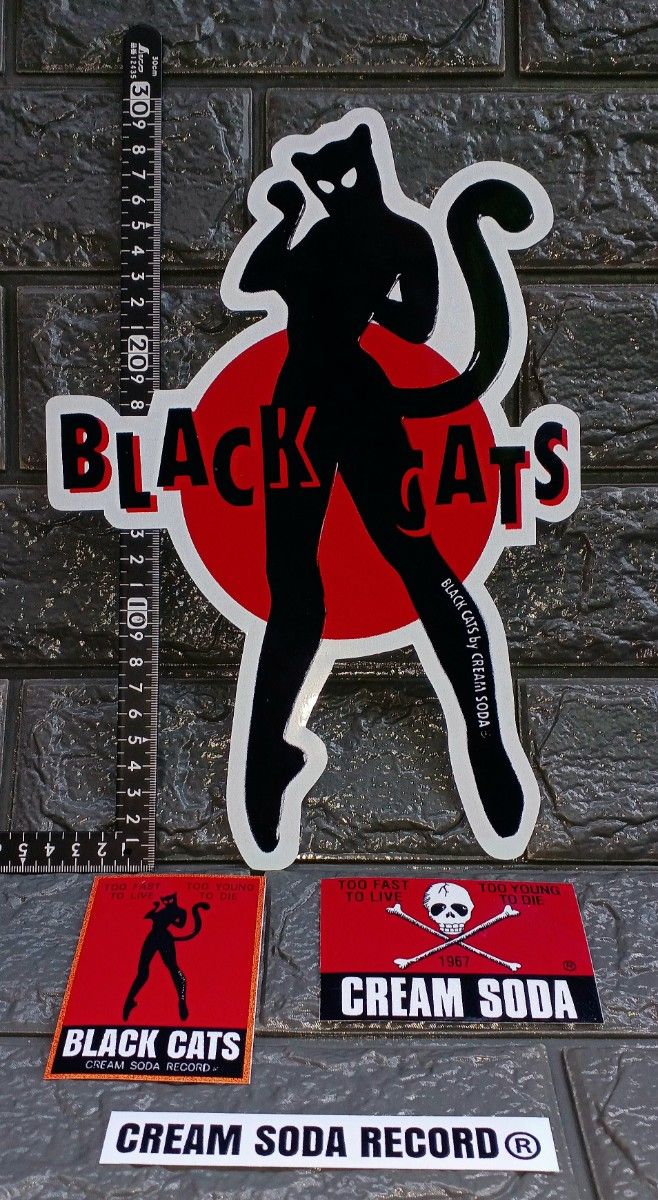 ブラックキャッツ / ミラクルウーマン【ビッグステッカー】クリーム