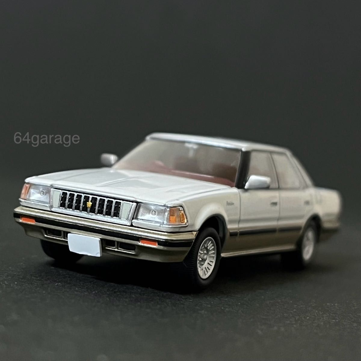 トヨタ クラウン HT スーパーチャージャー ロイヤルサルーン トミカ