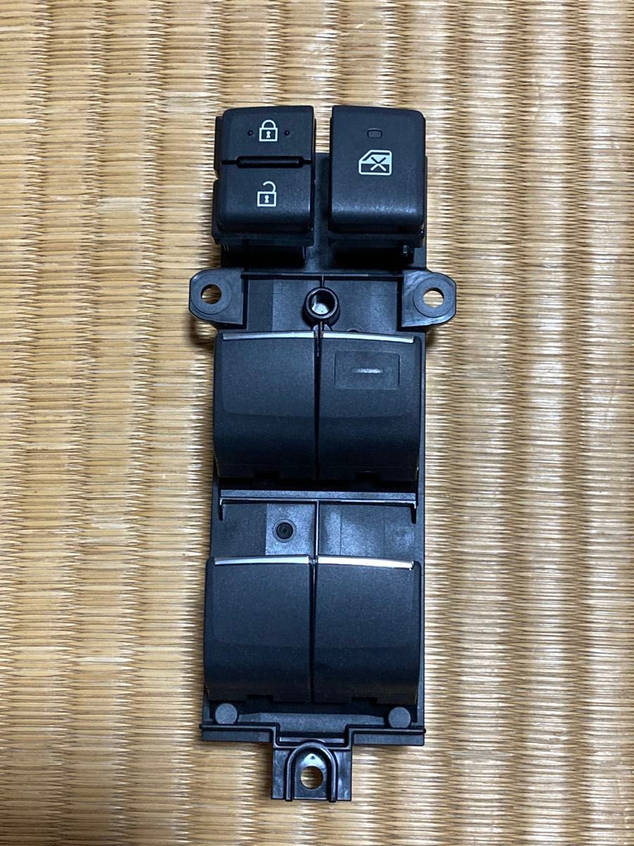 トヨタ RAV4 純正 パワーウインドウスイッチとリモコンドアミラー