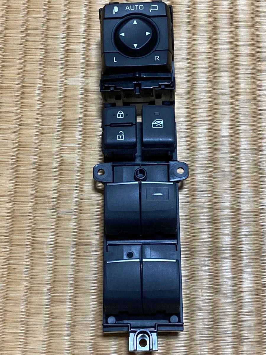 トヨタ RAV4 純正 パワーウインドウスイッチとリモコンドアミラー