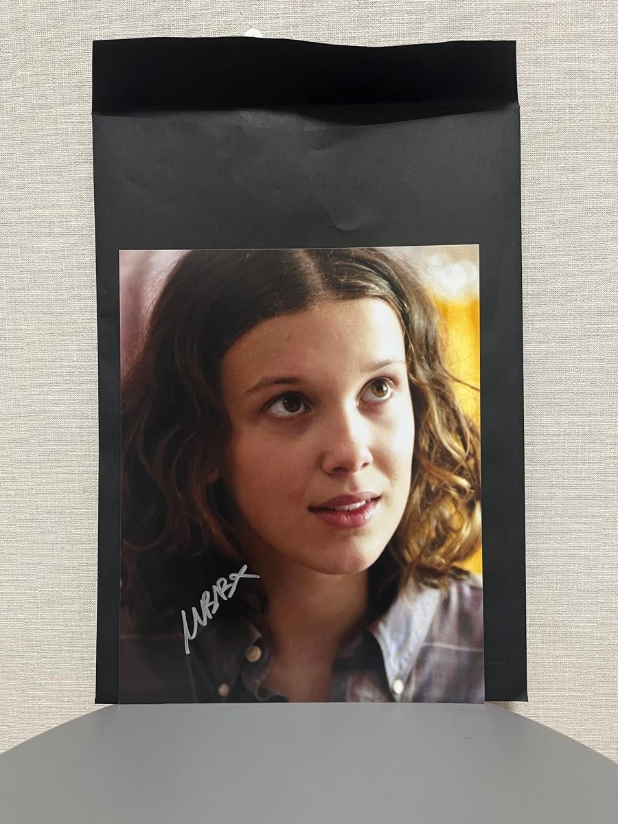 ストレンジャー・シングス ミリー・ボビー・ブラウン直筆サイン入り