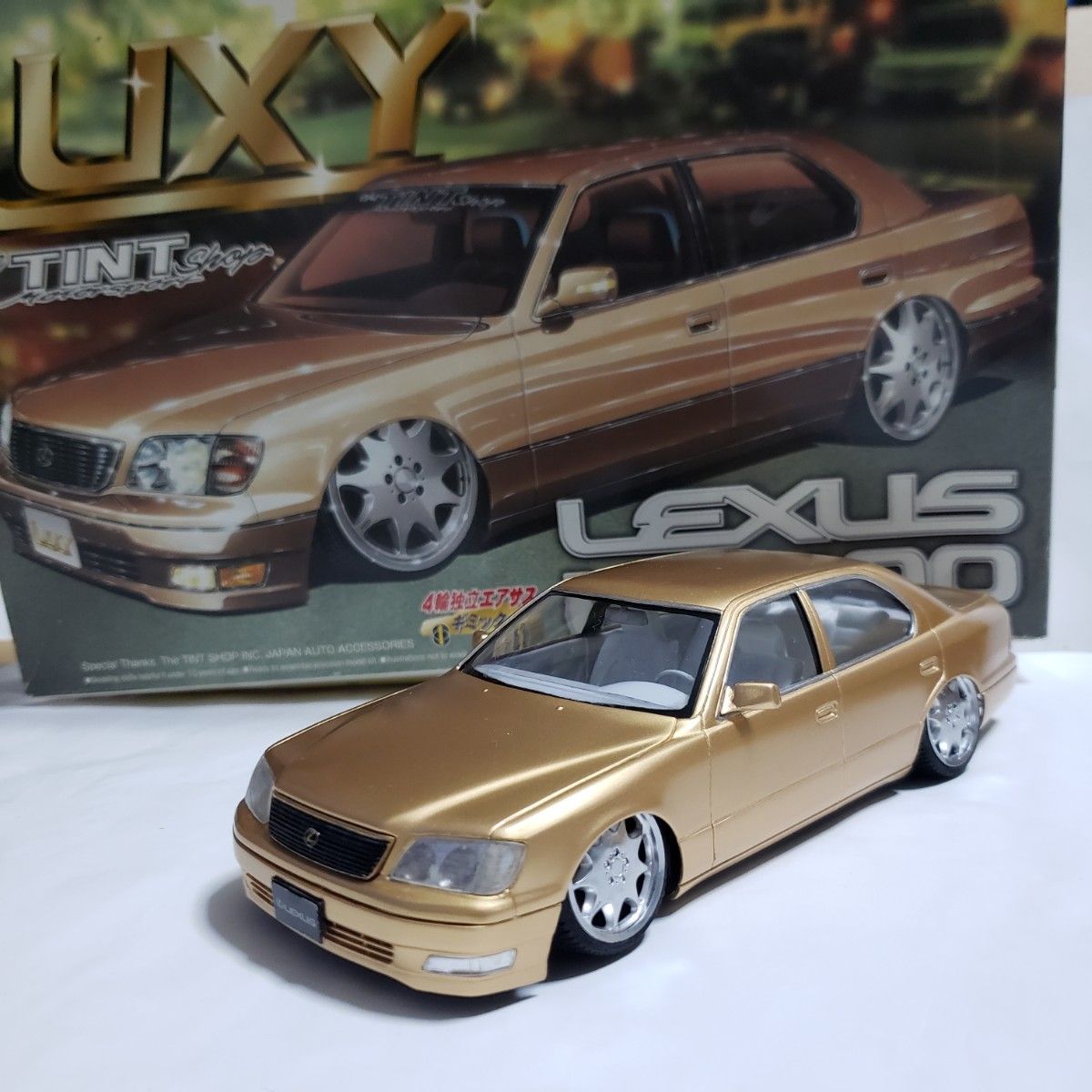 プラモデル1/24スケール LUXYレクサス LS400 組み立て塗装済み完成品