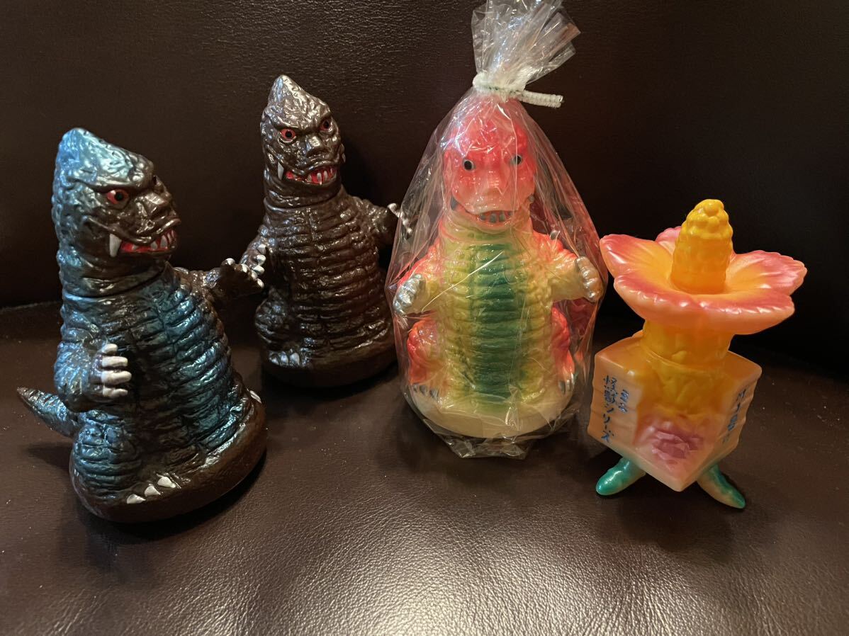 Yahoo!オークション - M1号 非売品 ソフビ レッドキング貯金箱 ミニマ