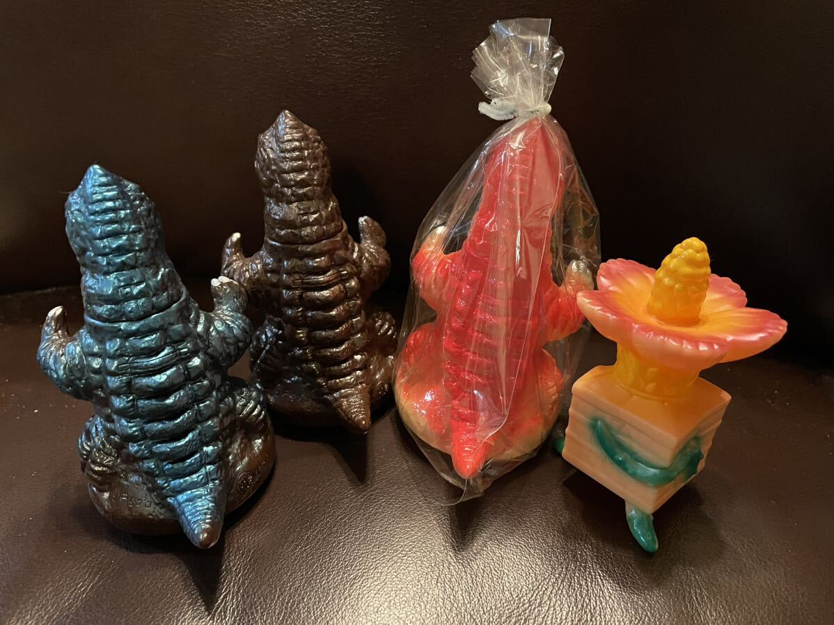 Yahoo!オークション - M1号 非売品 ソフビ レッドキング貯金箱 ミニマ