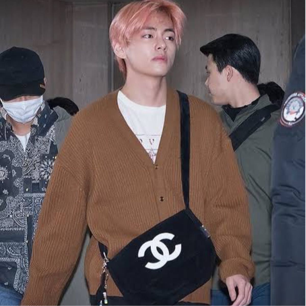 BTS テテ テヒョン 着用 CHANEL ノベルティ ショルダーバッグ｜Yahoo
