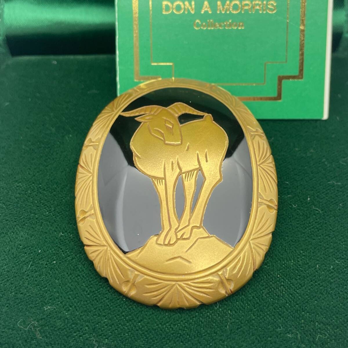 美品 ドンエーモリス ブローチ ゴールド×ブラック オーバル 羊 森暁雄