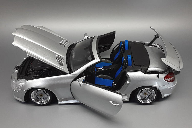 Yahoo!オークション - 1/18 メルセデス ベンツ SLK (R171) ロリンザー