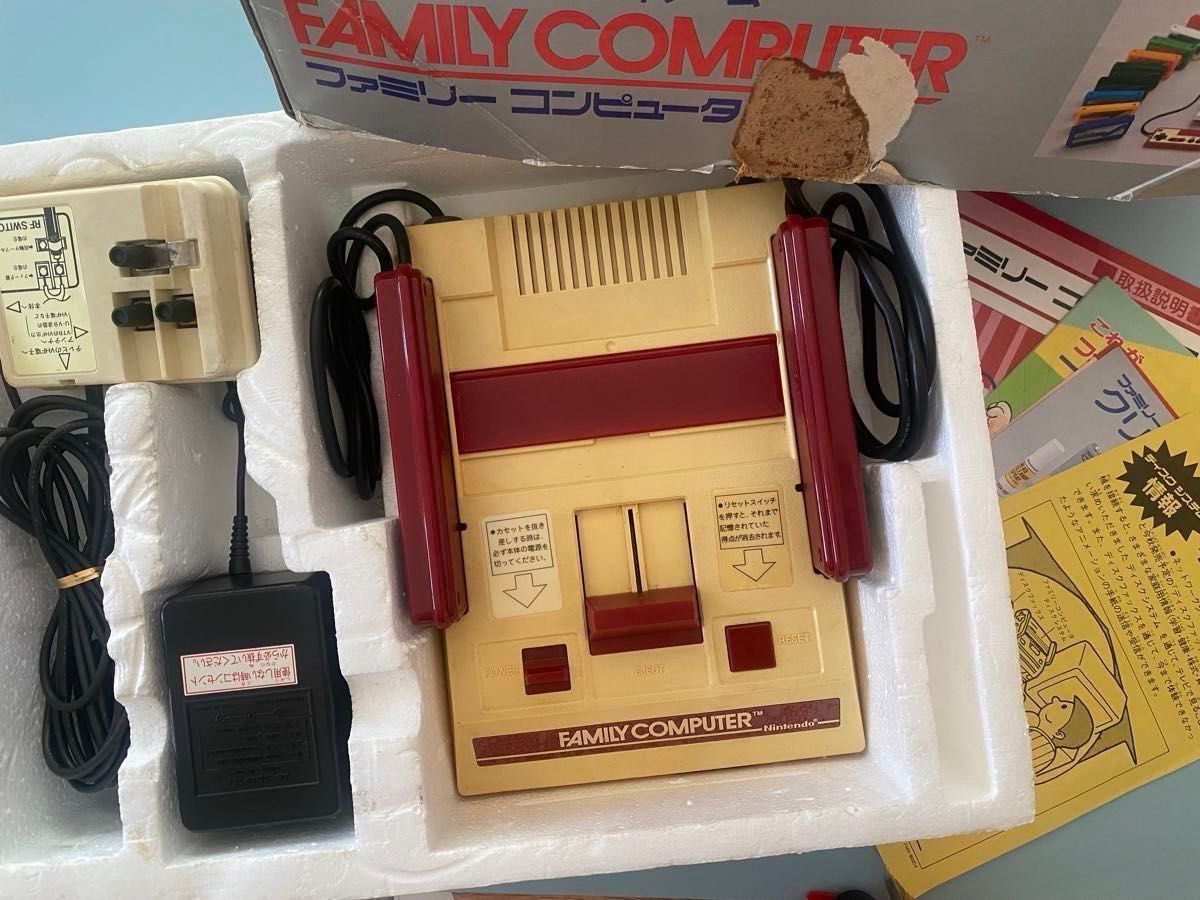任天堂 ファミコン ファミリーコンピューター 当時物 箱 付属品あり