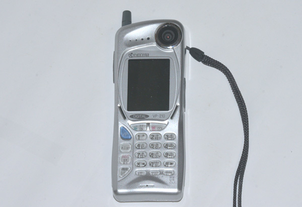 Yahoo!オークション - 世界初のカメラ付携帯電話 VP-210 京セラ PHS電