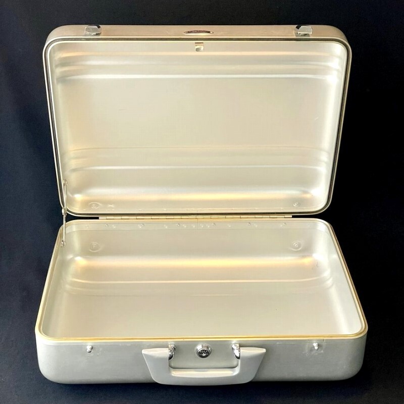 希少 赤ハリ HALLIBURTON ハリバートン ZERO HALLIBURTON