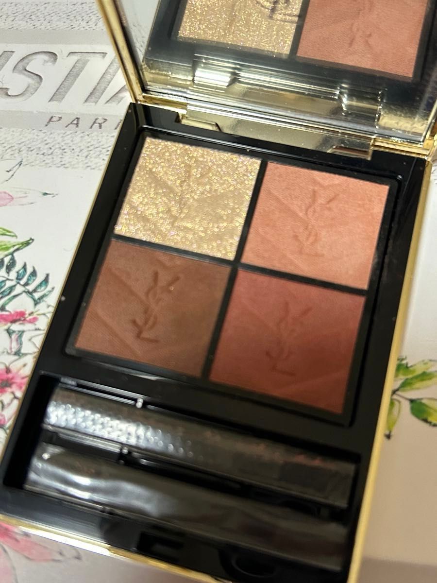 イブサンローラン』クチュールミニクラッチ #200 ギリーズドリーム