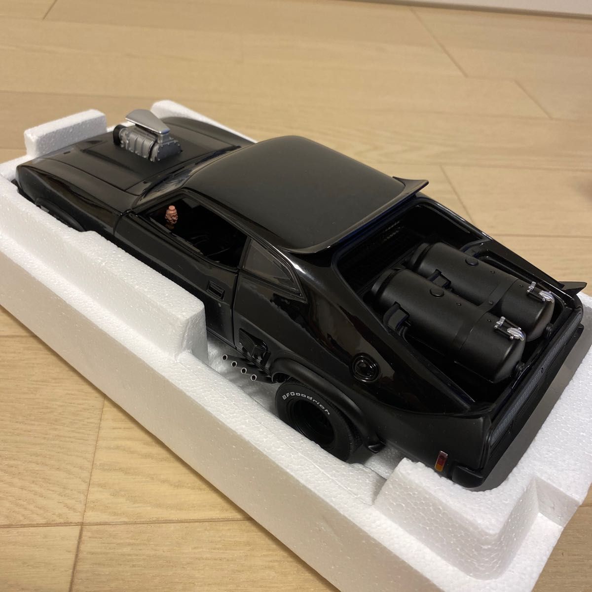 希少】マッドマックス T7-397 オートアート インターセプター マッド