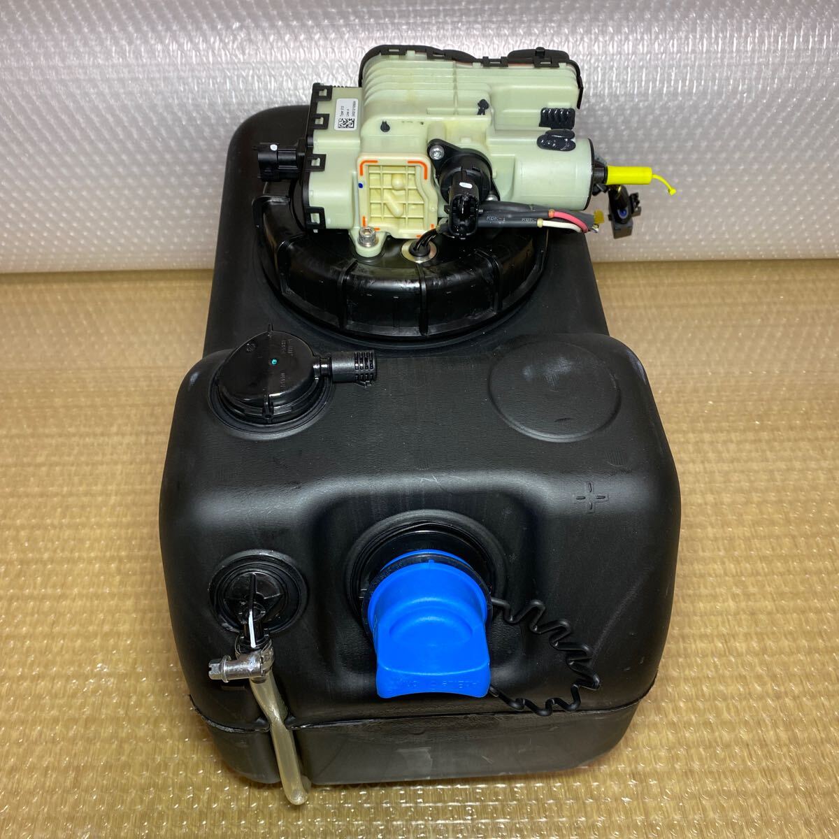 新品 未使用 純正 三菱ふそう キャンター アドブルータンク ME427496