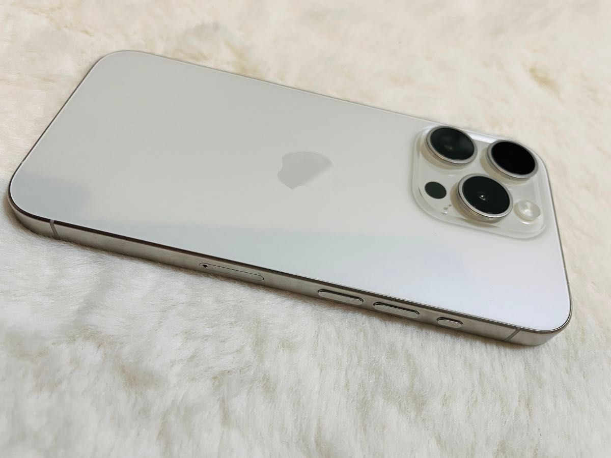 iPhone 15 Pro 256GB ホワイトチタニウム Apple直販版 simフリー