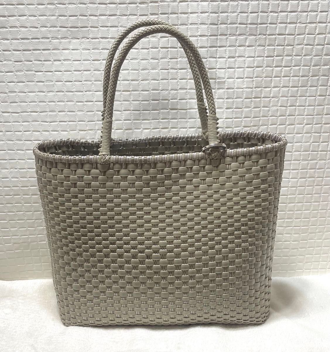 アンテプリマ イントレッチオ スモール カーキシルバー ワイヤーバッグ