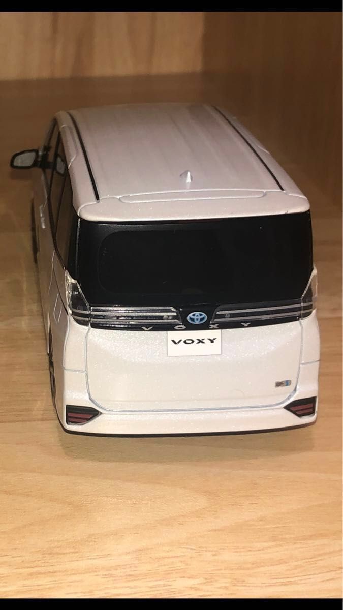 トヨタ 新型 90 ヴォクシー 白 非売品 カラーサンプル 1台｜Yahoo