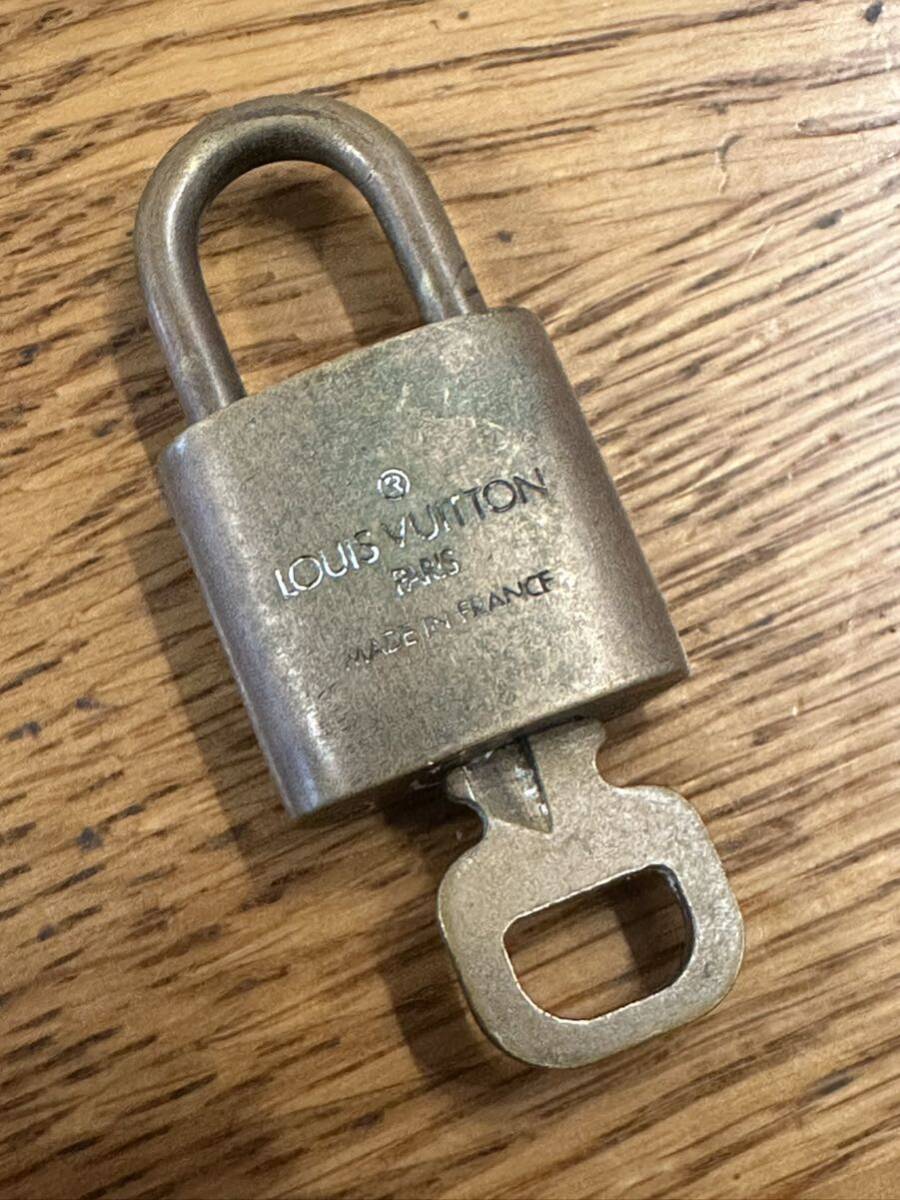 本物 LOUIS VUITTON ルイヴィトン ロゴ パドロック 南京錠 カデナ 鍵