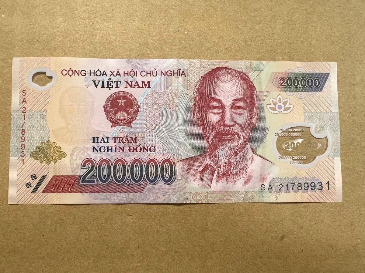 ベトナムドン 紙幣 10万ドン15枚 20万ドン 1枚合計170万ドン VND