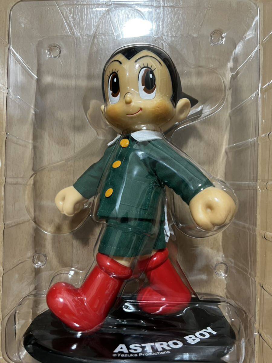 手塚治虫誕生80周年記念 鉄腕アトム ソフビ フィギュア Tシャツ HOOPZ