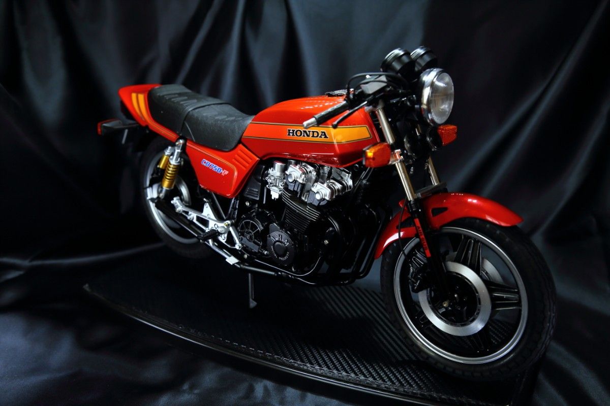 タミヤ 1/6 HONDA CB750F バリバリ伝説巨摩郡仕様 プラモデル完成品