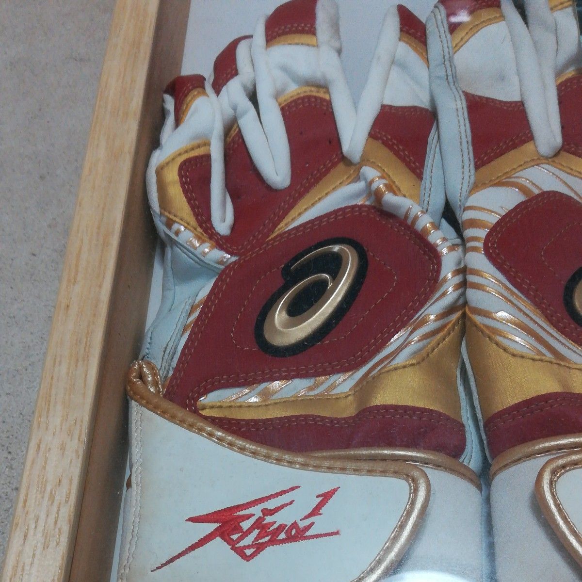 広島カープ 鈴木選手実使用バッティンググローブ 額入り｜Yahoo!フリマ