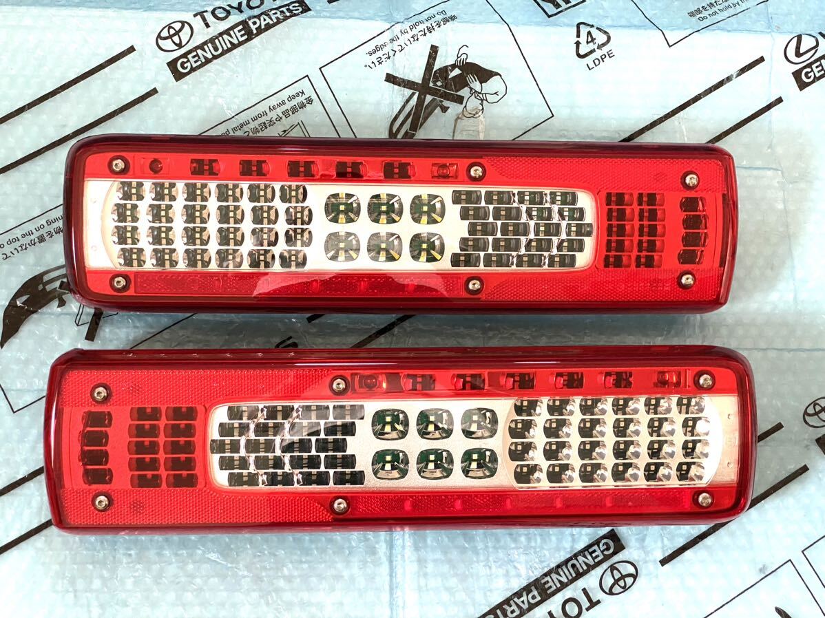 UD純正 ボルボテール 新車外し 左右セット UD純正 ボルボテール 新車