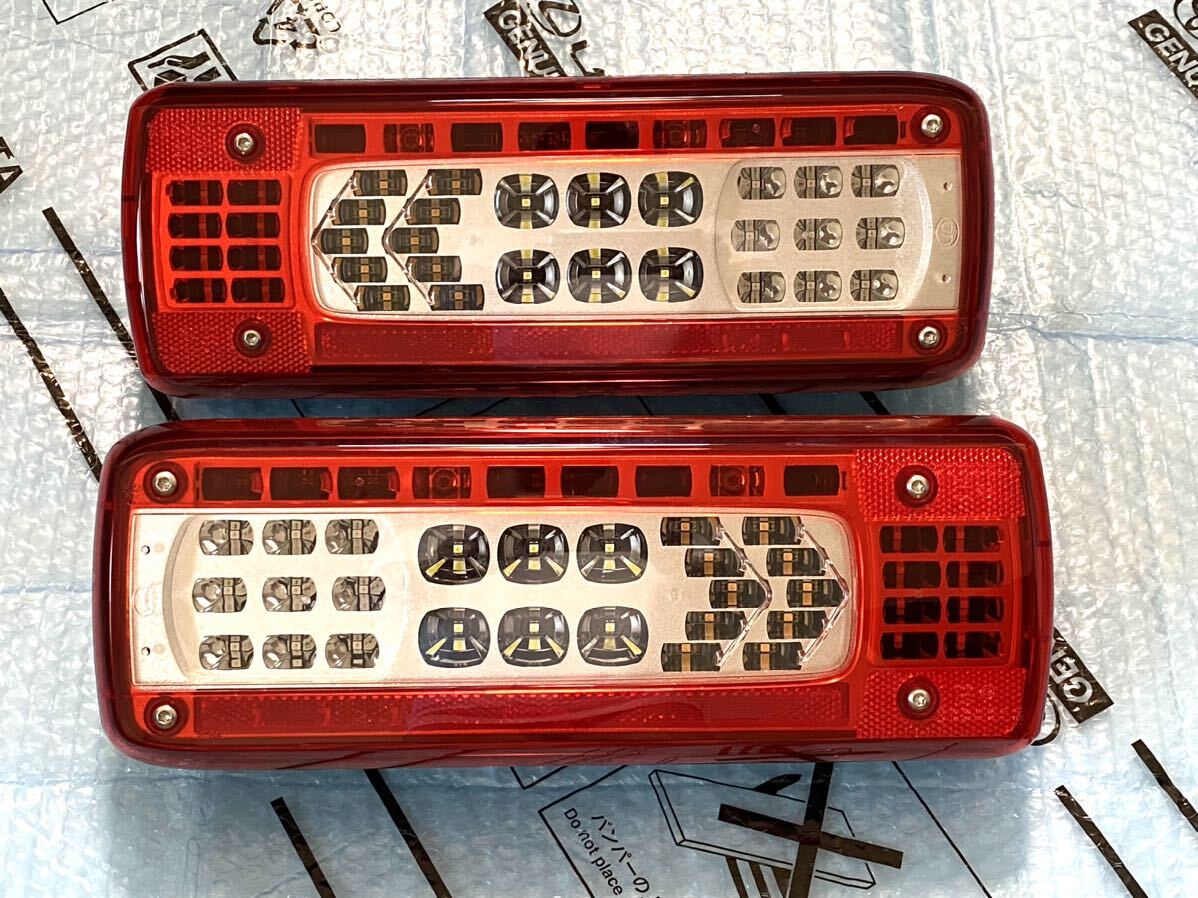 新車外し UD クオン 純正テールランプ ボルボ VIGNAL製 LED テール