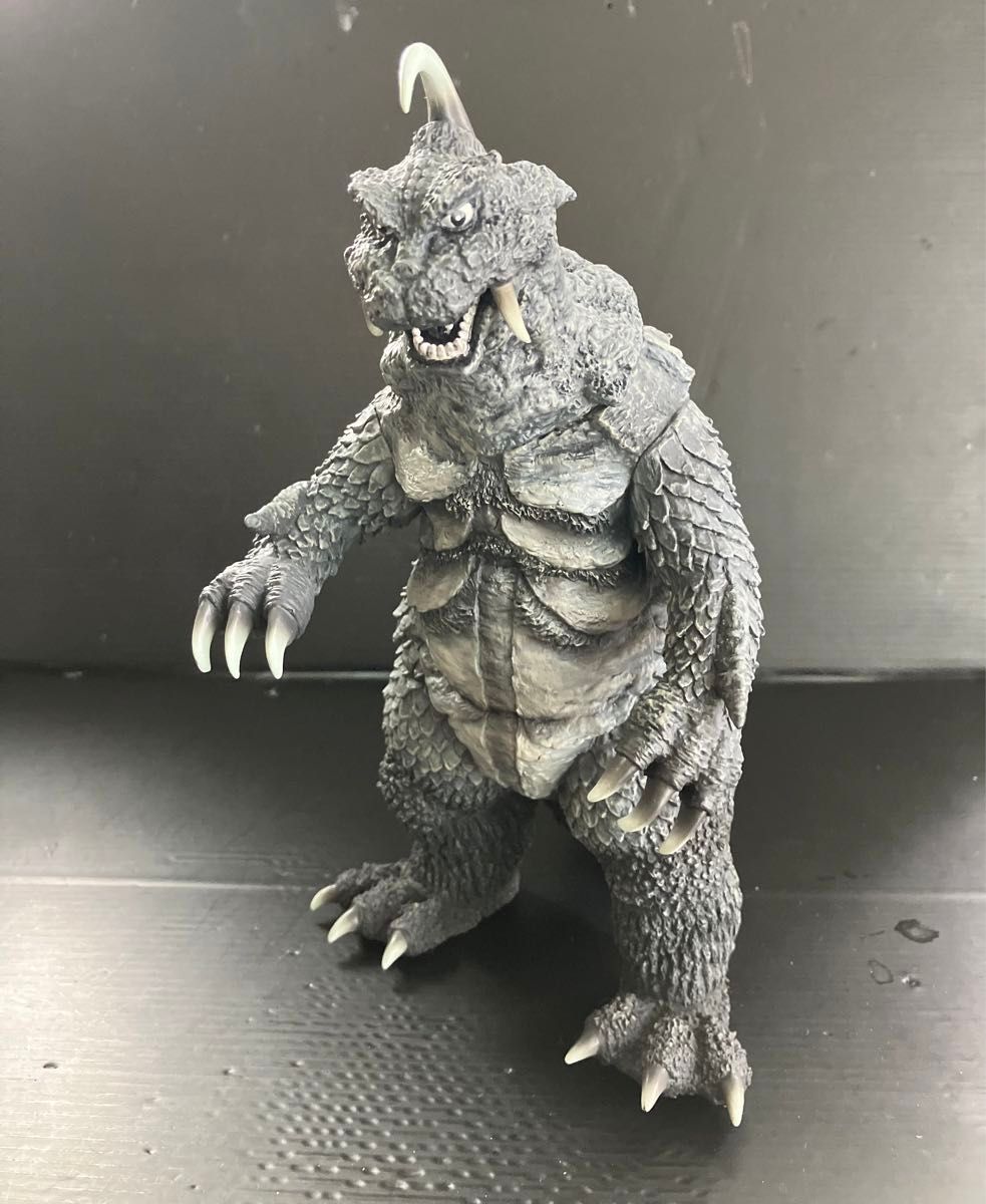 ウルトラQ怪獣旧型絶版ソフビモノクロverゴメス.ナメゴン.ケムール人