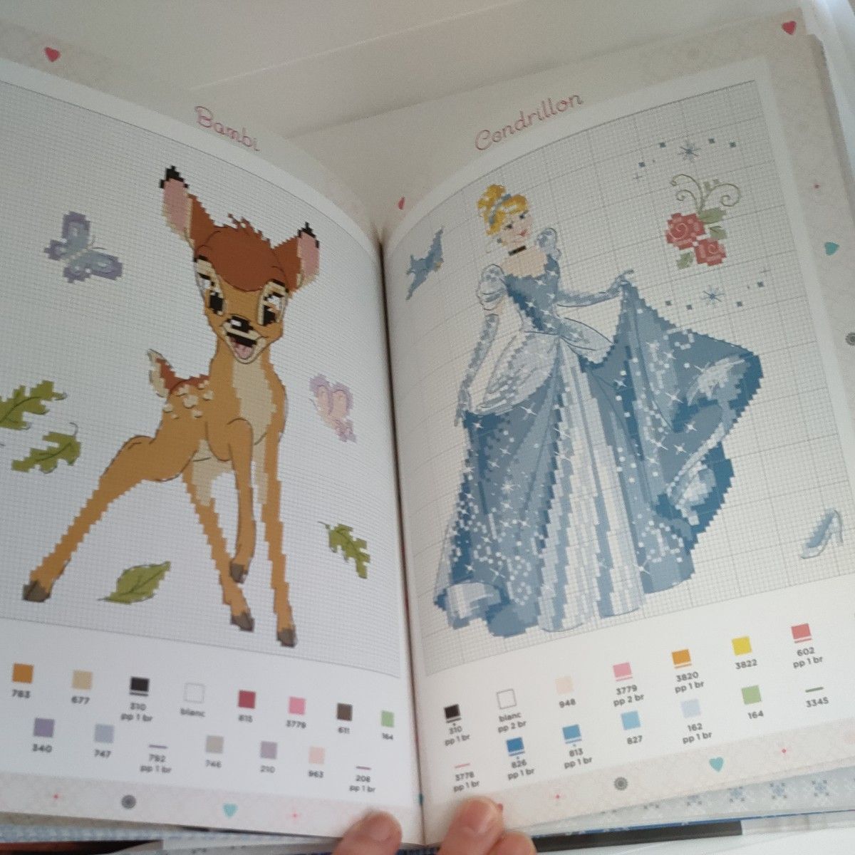 洋書 Disney au point de croix ディズニー クロスステッチ エレーヌ