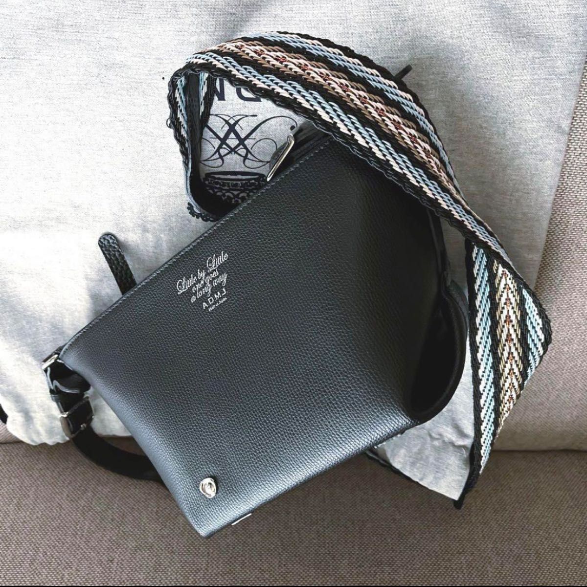 ADMJ ダノビオ ボトムアクセントショルダーバッグ ブラック スモール