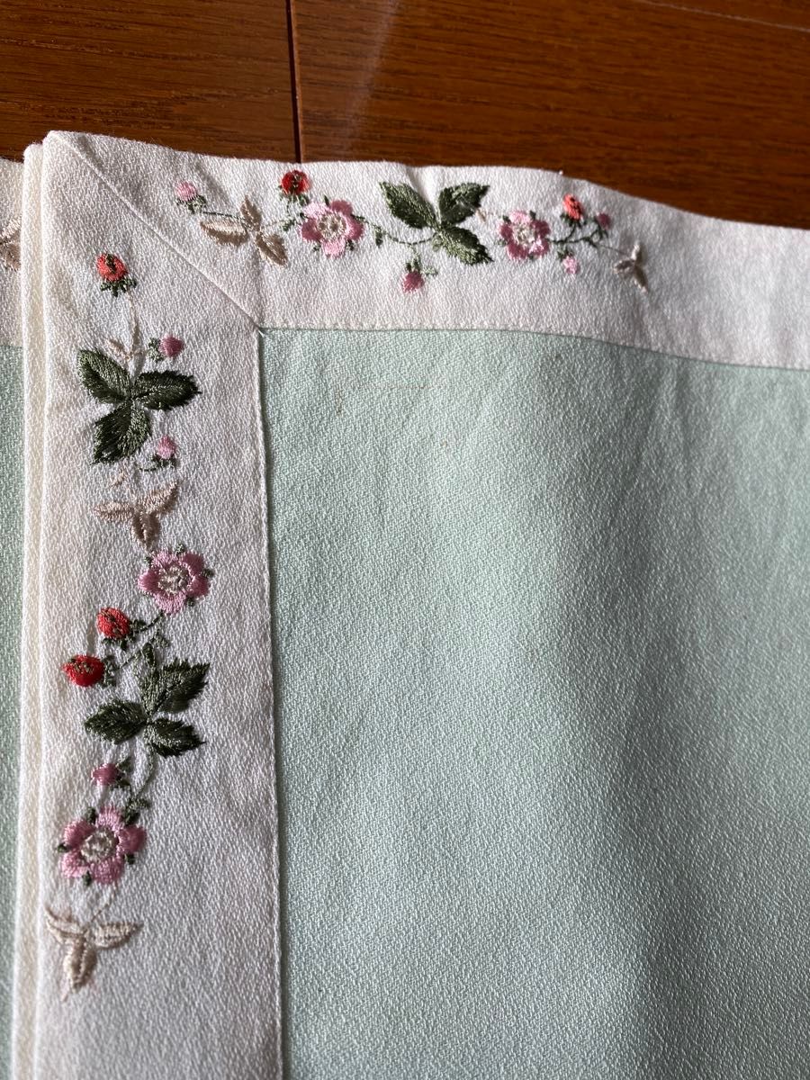 ワイルドストロベリー テーブルクロス&テーブルマットセット WEDGWOOD