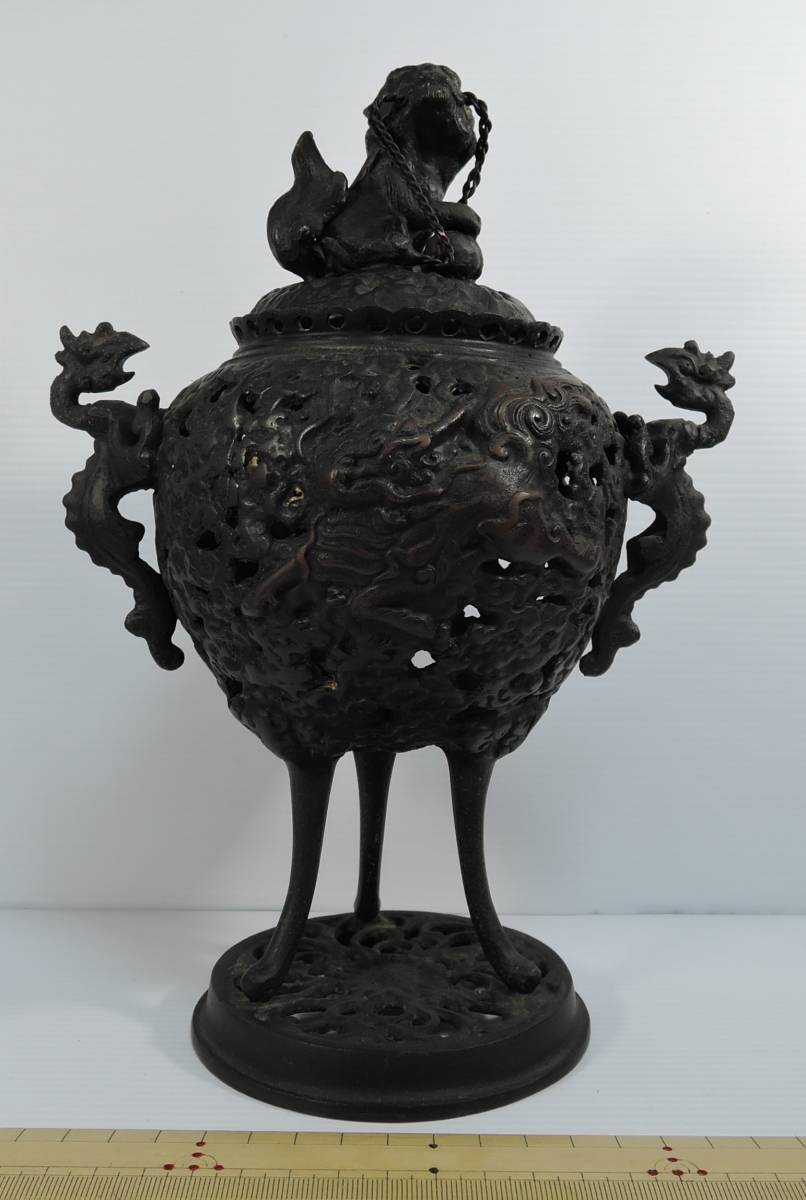 銅製の香炉・麒麟，龍，鳳凰の三神獣図・重量約3kg（香炉茶道具