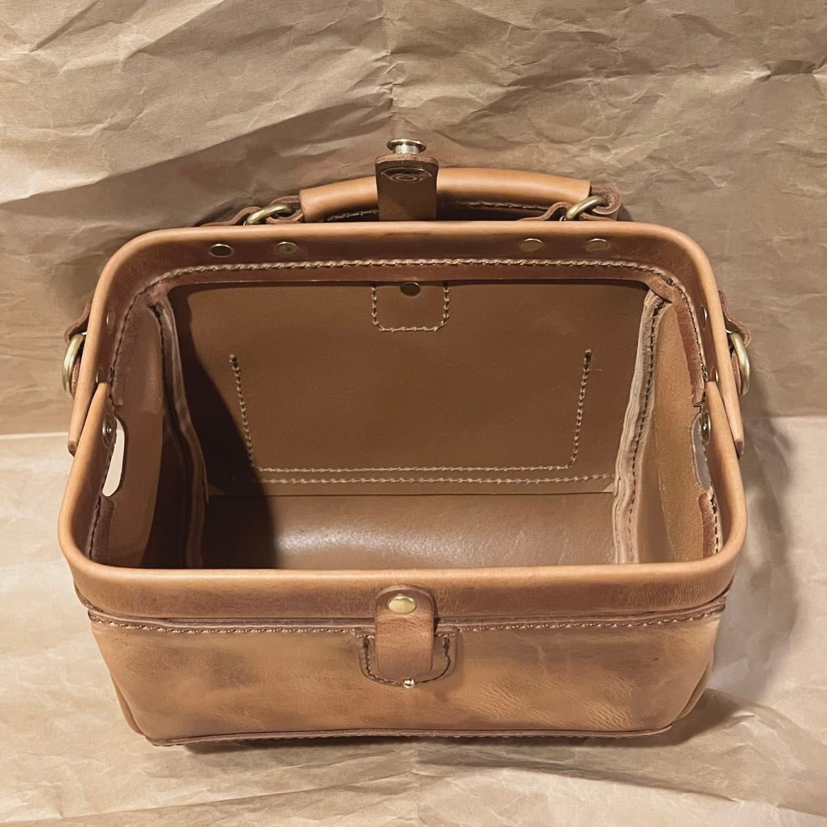 HERZ】限定革プルアップ 雫マチ口枠ショルダー（CW-12）｜Yahoo!フリマ