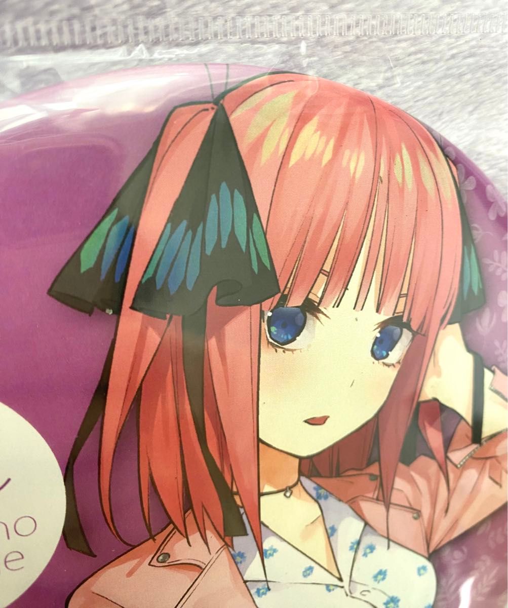 五等分の花嫁 デカンバッジ 中野二乃 私服 春場ねぎ 原作イラスト 缶