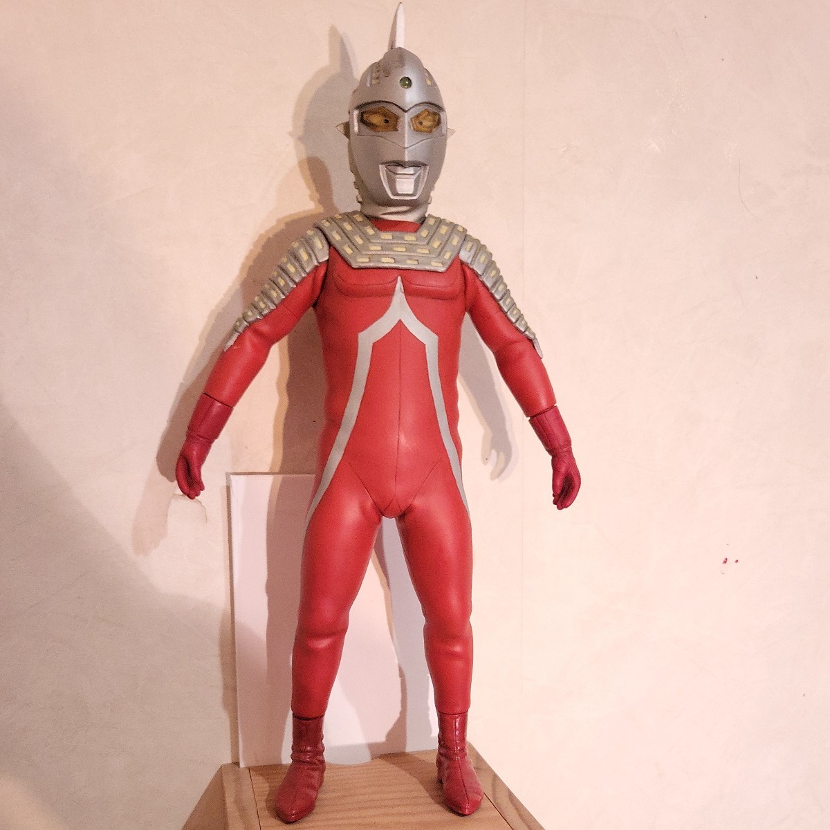 Yahoo!オークション - ウルトラセブンフィギュア パイロットエース30cm