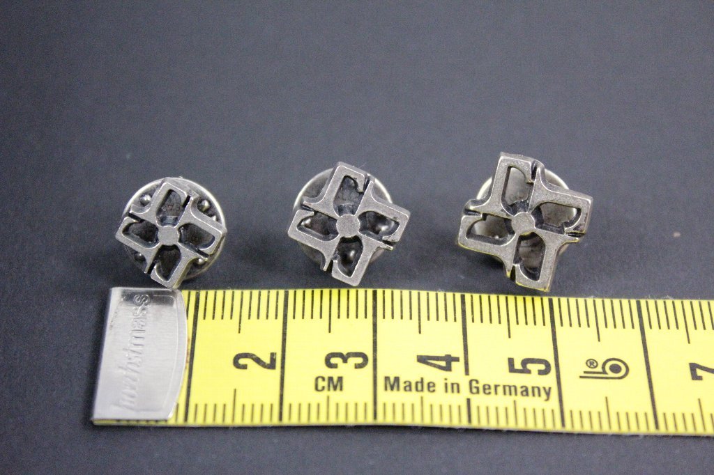 送料込み TAGLIATORE タリアトーレのラペルピン シルバー（中サイズ