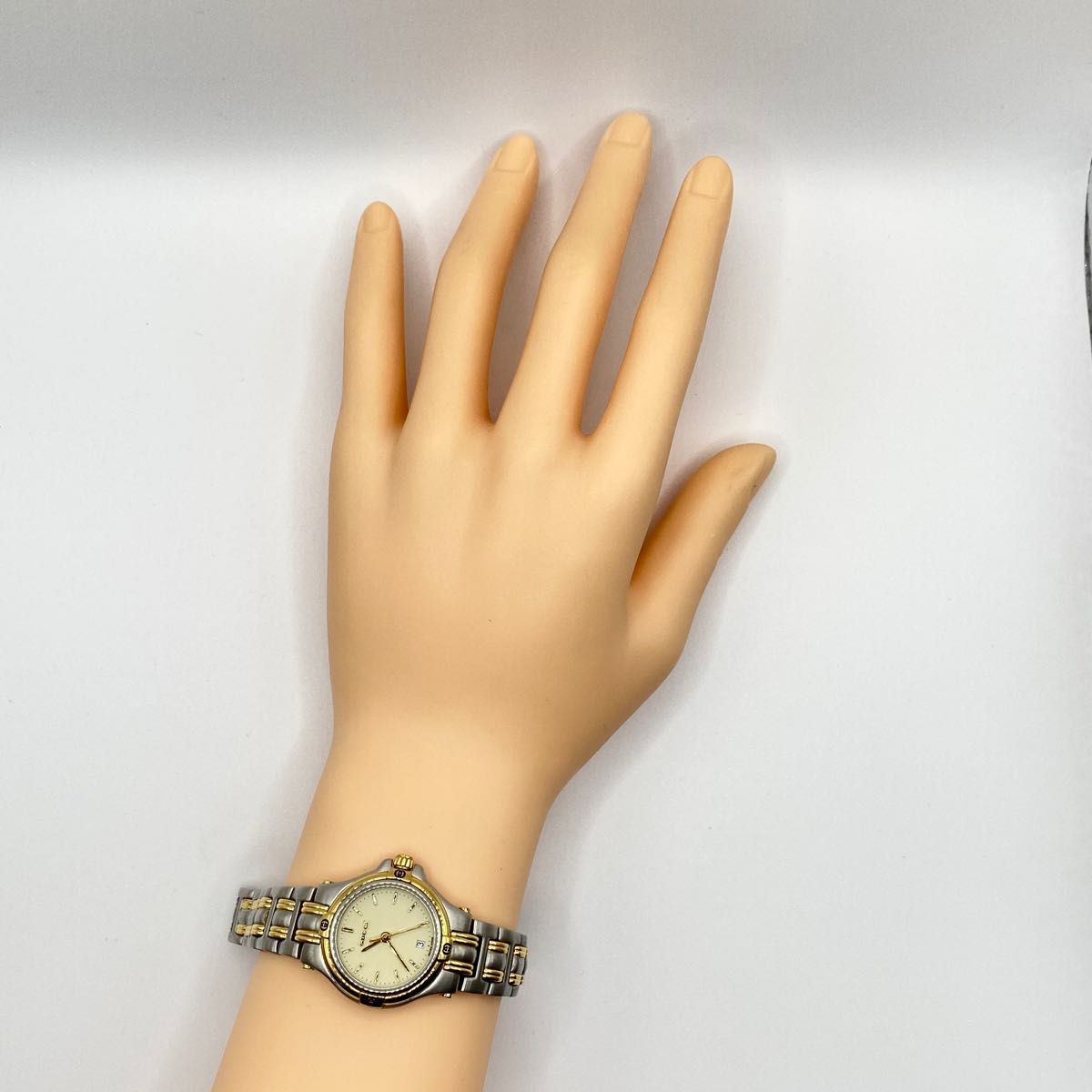 GUCCI グッチ 9040L デイト アイボリー文字盤 QZ 1AP｜Yahoo!フリマ