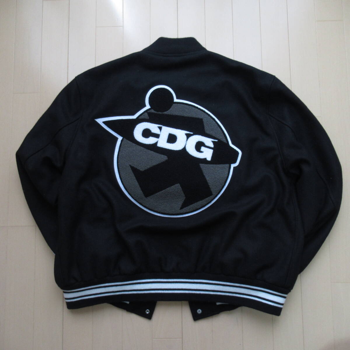 即決送込 L CDG STUSSY スタジャン 黒 COMME des GARCONS コム・デ