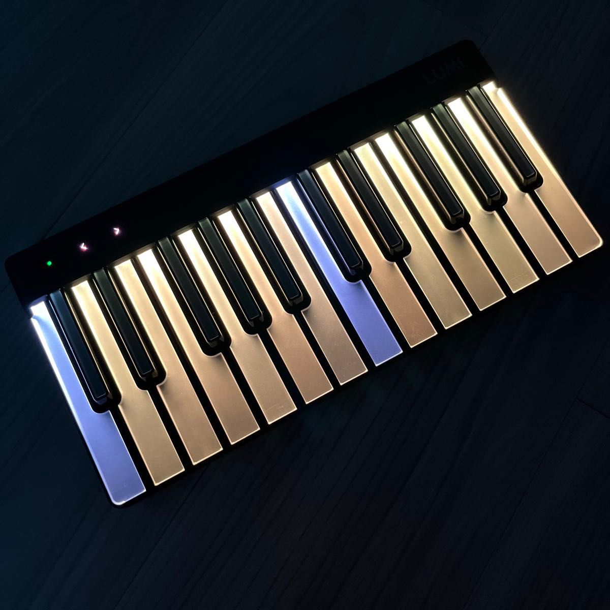 美品 ROLI Lumi Keys MIDIキーボード Bluetooth ワイヤレス 24鍵