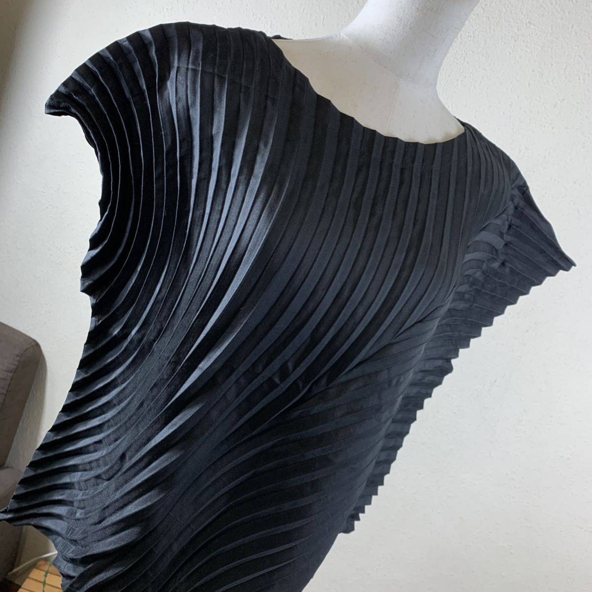 イッセイミヤケ ISSEY MIYAKE 変形プリーツ カットソー ブラウス