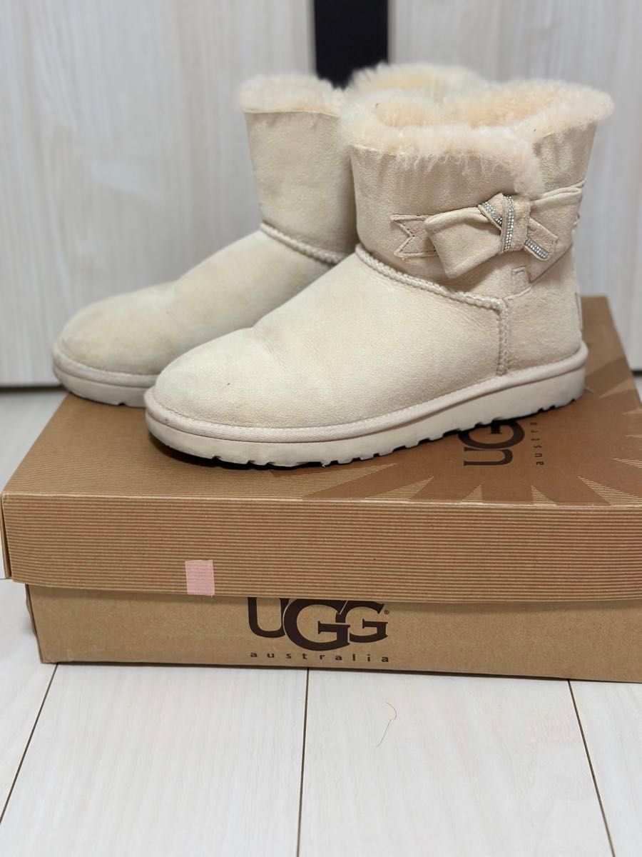 UGG アグ ジャッキー ムートンブーツ ショート リボン 24 0cm｜Yahoo