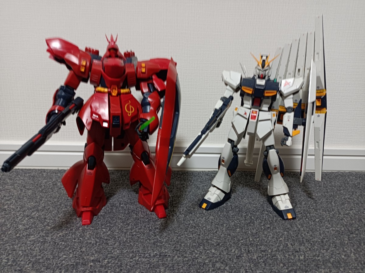 Yahoo!オークション - 1/100 MG νガンダム サザビーの2種セット 完成
