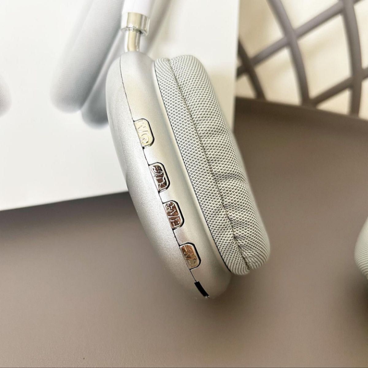 ワイヤレスヘッドホン Apple AirPods Max風なシルバー ファッション