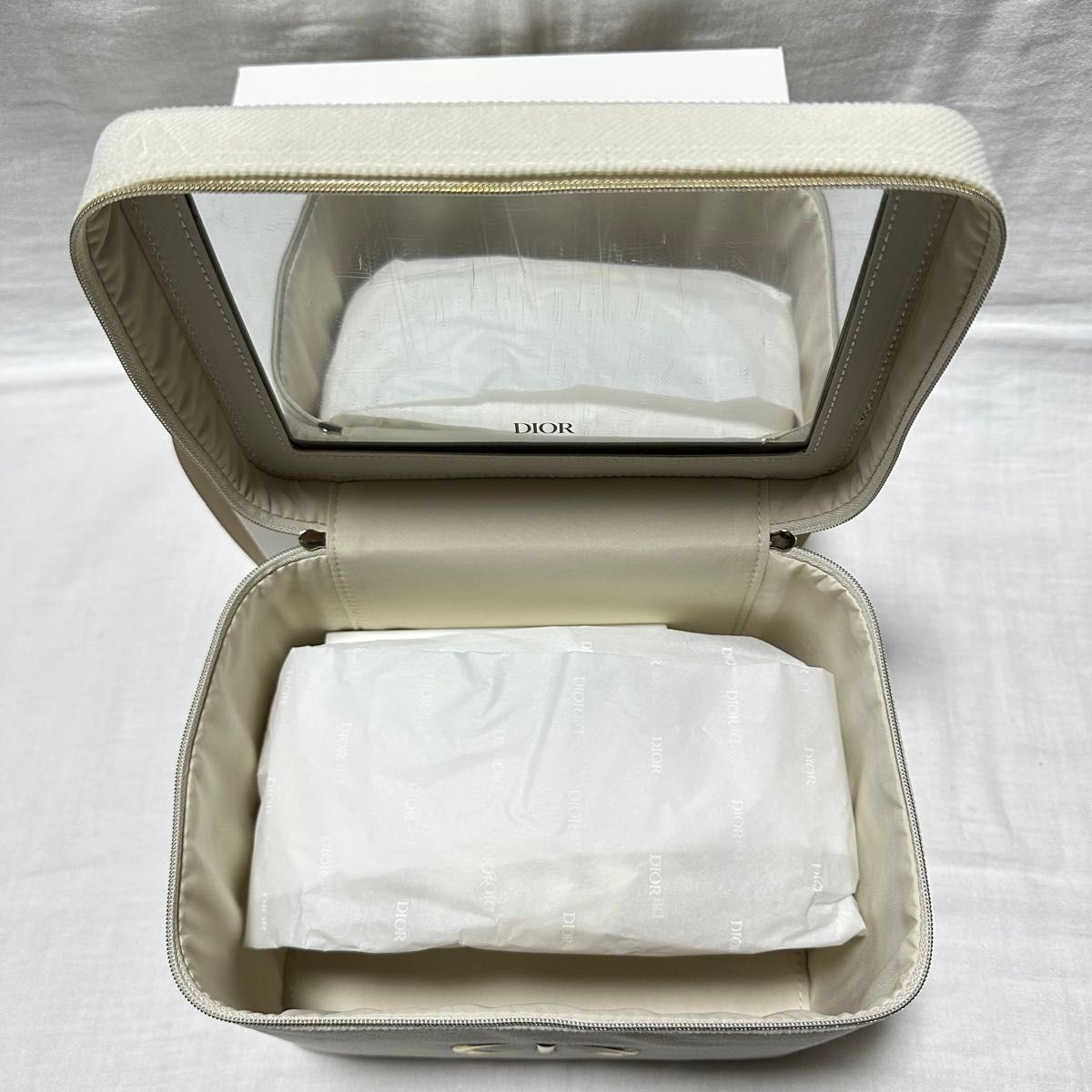 Dior ノベルティメイクアップポーチ アイマスク・シュシュ・コットン